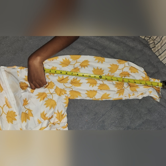 A yellow dress with leaves!!! DRESS IS NOT TRUE TO SIZE MORE LIKE A TEN - Picture 8 of 12